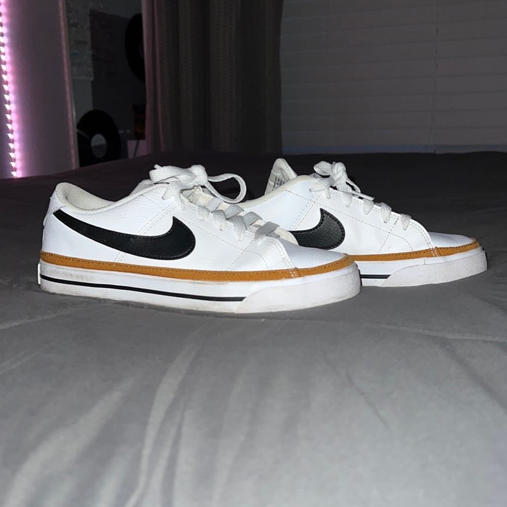 Women’s Nike Court vision